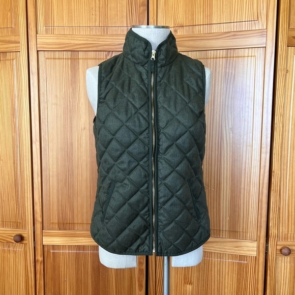 Old Navy Army Green Classic Quilted Full Zip Vest Layering Fall Athleisure Chic - Picture 2 of 9